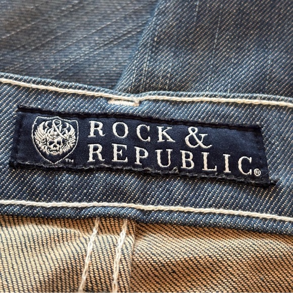 Rock Republic Capri Women’s Size 30 Light wash w/white Stitching. Pre-owned - Picture 7 of 7